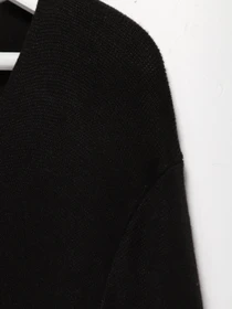 Свитры и кардиганы H&M модель 0501436_чорний Фото