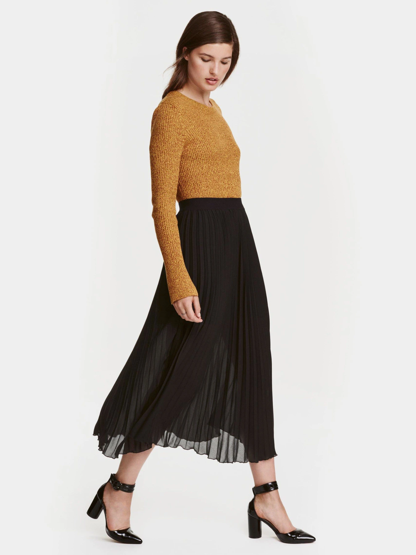 Юбки H&M модель 0428133_чорний Фото