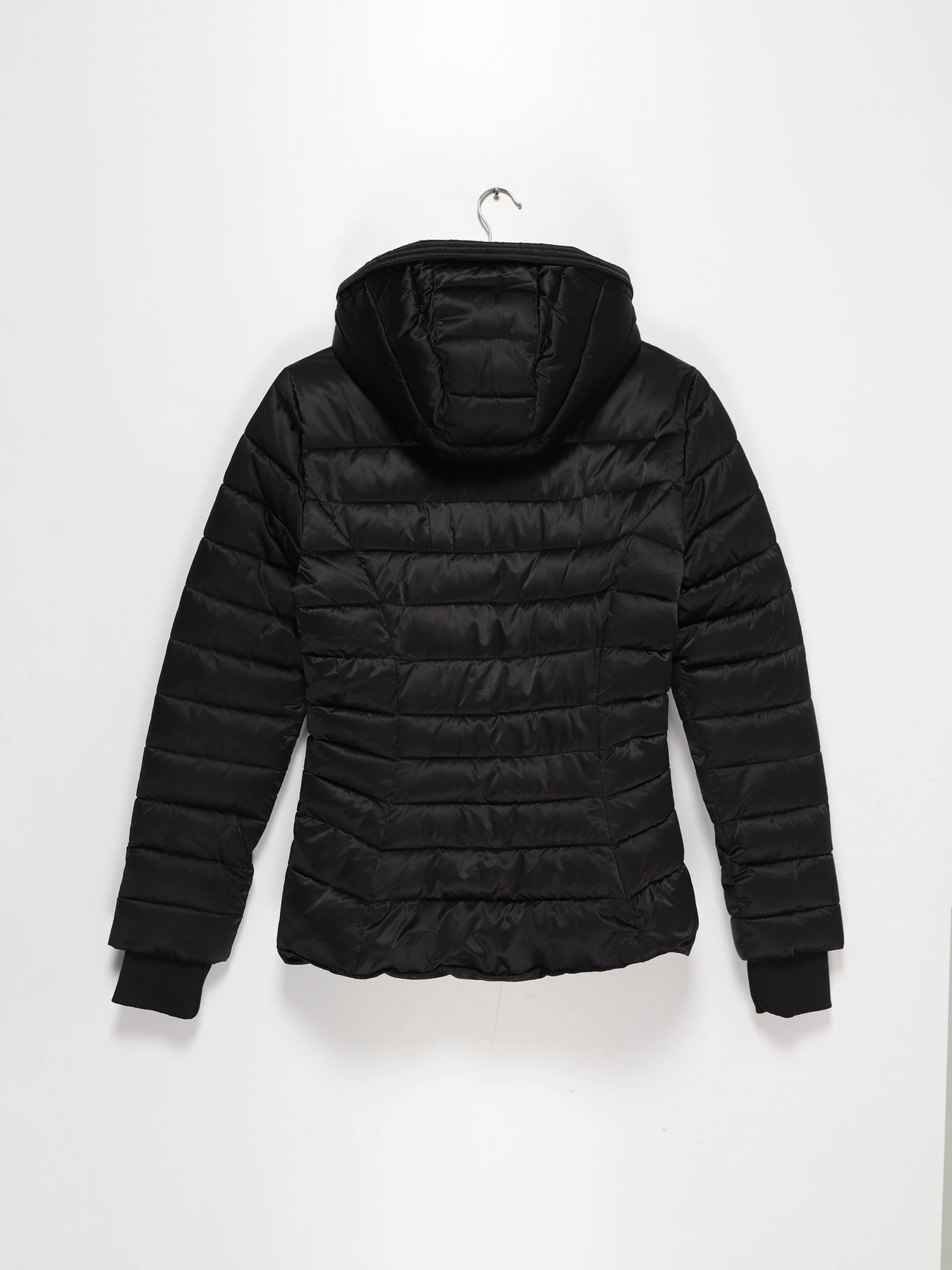 Куртки и дубленки H&M модель 0527172_чорний Куртки и дубленки H&M модель 0527172_чорний Фото