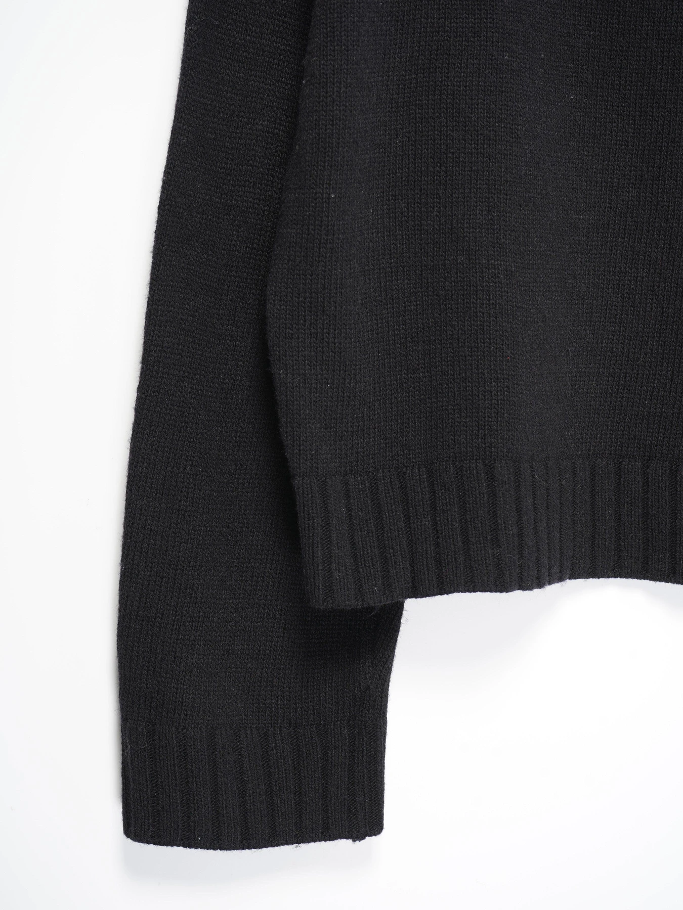Светри та кардигани H&M модель 0578997_чорний Фото