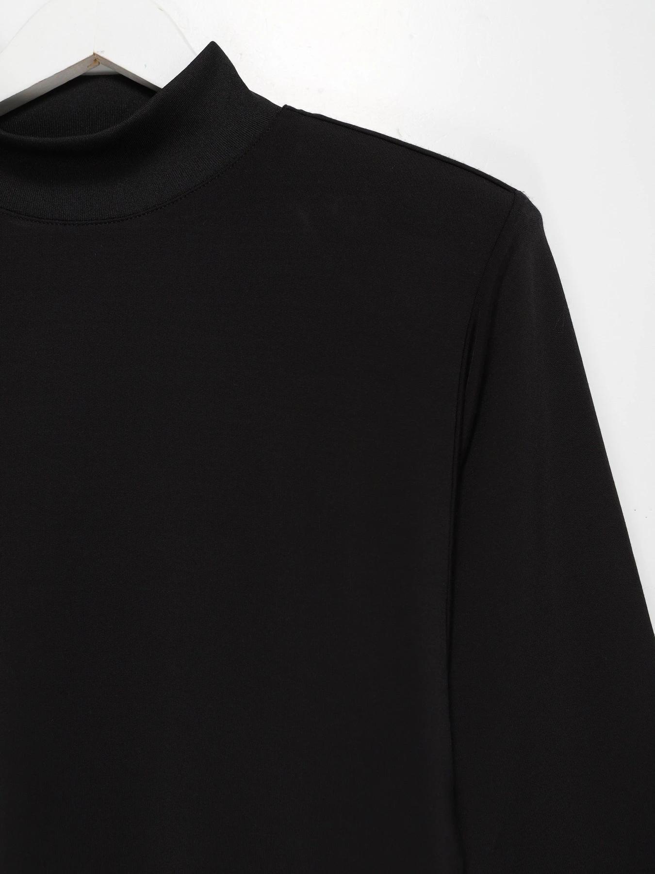 Светри та кардигани H&M модель 0581187_чорний Фото