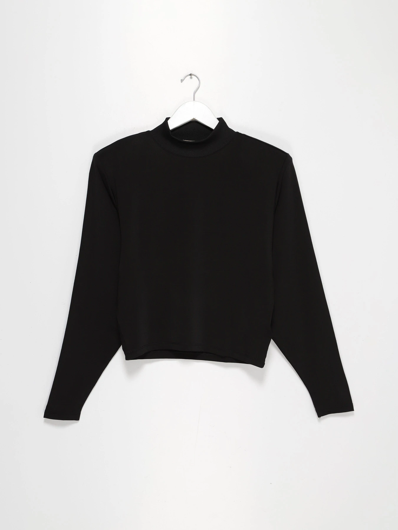 Светри та кардигани H&M модель 0581187_чорний Фото