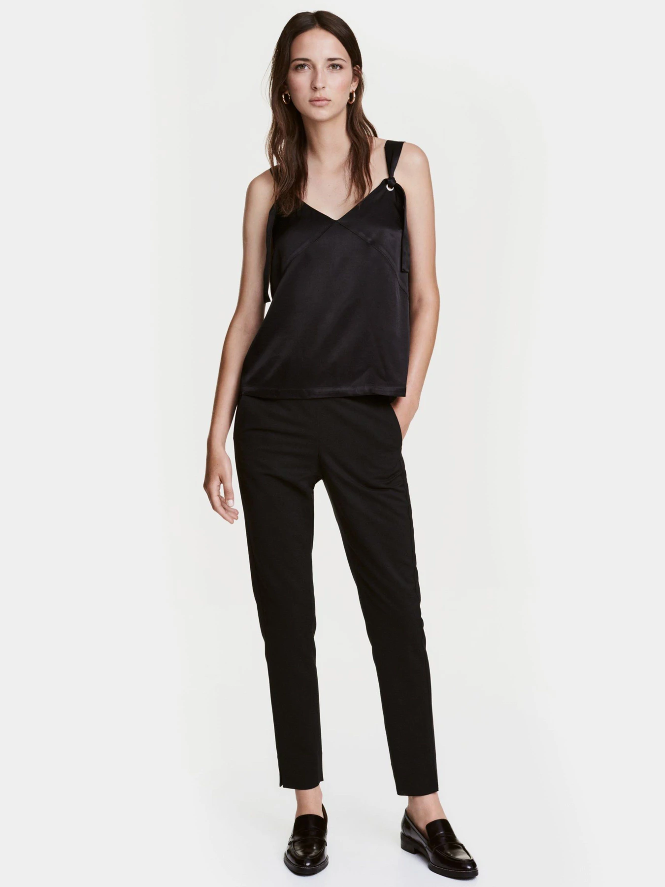 Брюки H&M модель 0465148_чорний Брюки H&M модель 0465148_чорний Фото