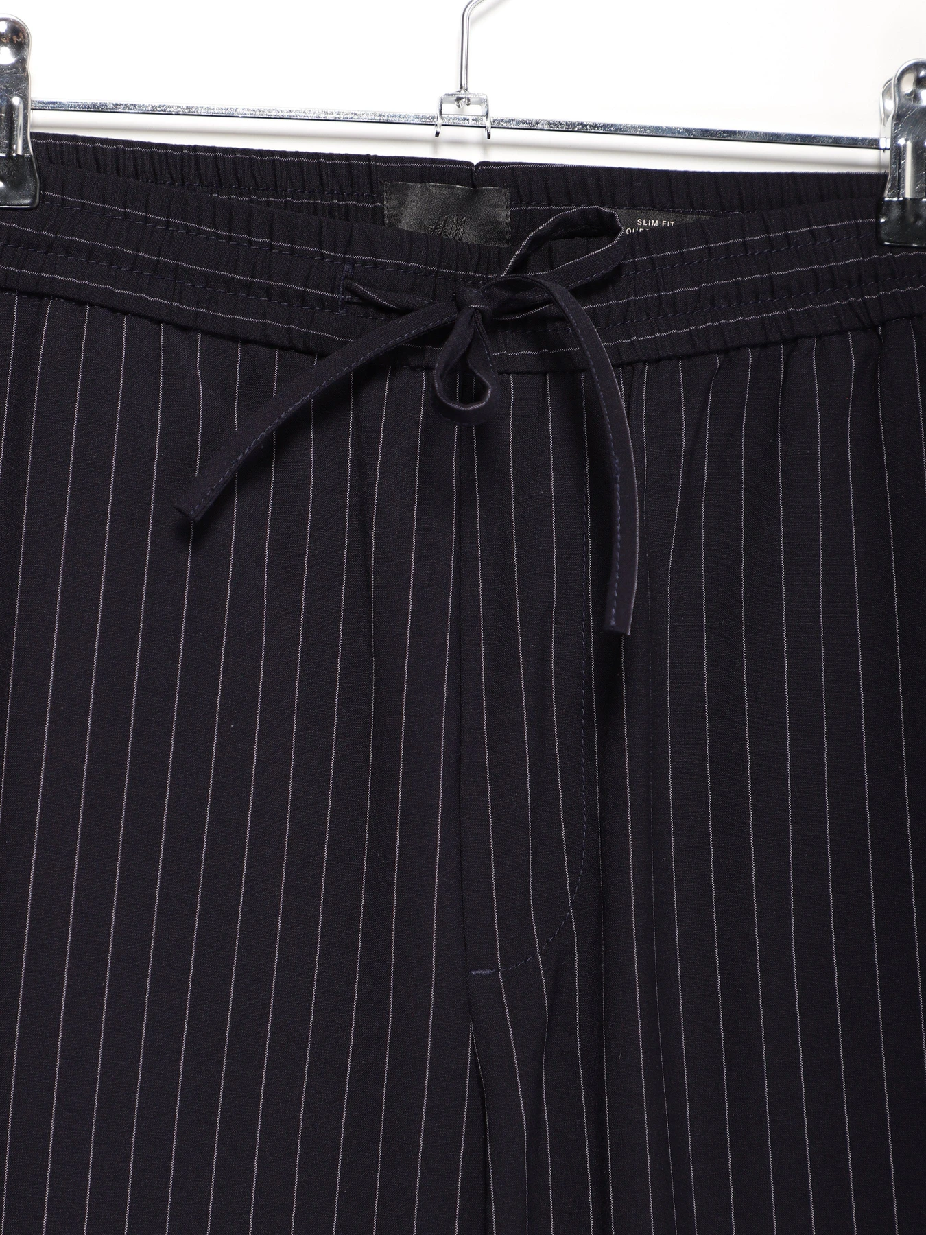 Брюки H&M модель 0766402_т.синій з білим Брюки H&M модель 0766402_т.синій з білим Фото