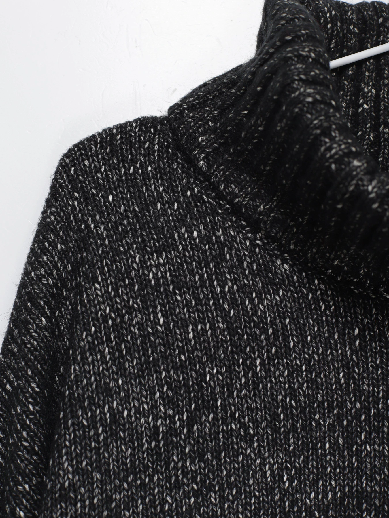 Светри та кардигани H&M модель 0820874_чорний комб. Фото