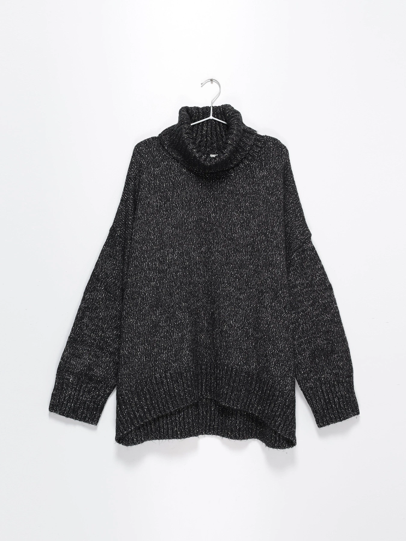 Светри та кардигани H&M модель 0820874_чорний комб. Фото