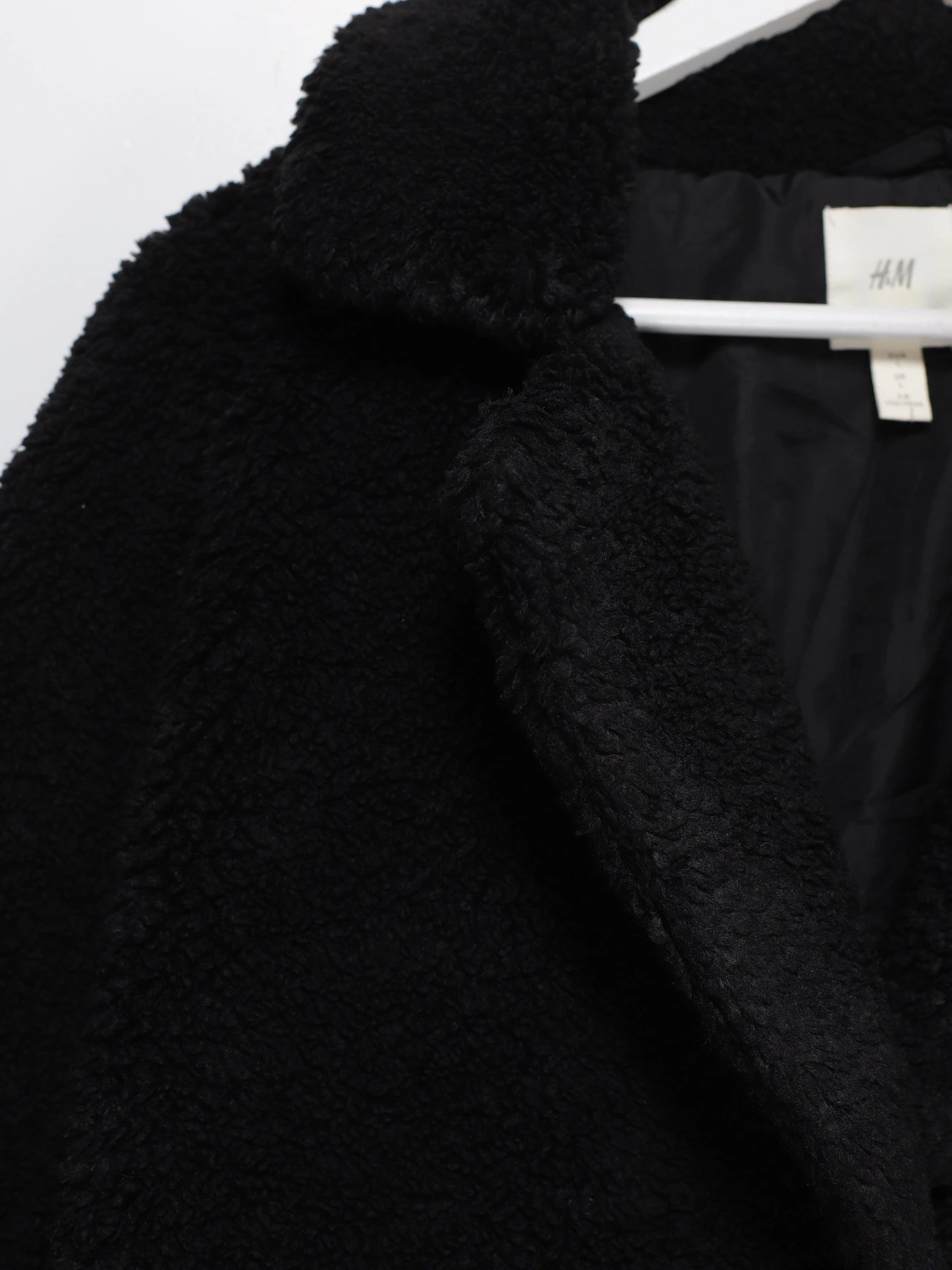 Куртки и дубленки H&M модель 0884465_чорний Фото