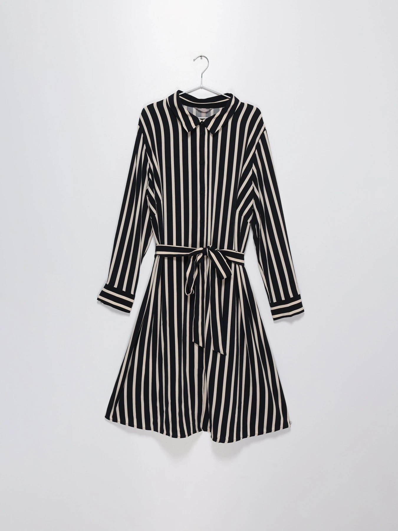 Платья H&M модель 0955641_т.синій з білим Фото