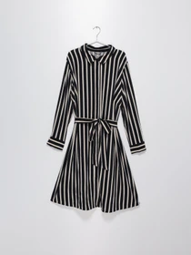 Платья H&M модель 0955641_т.синій з білим Фото