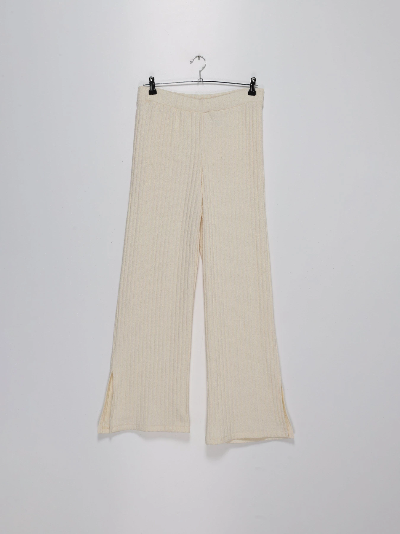 Брюки H&M модель 0965696_молочний Брюки H&M модель 0965696_молочний Фото