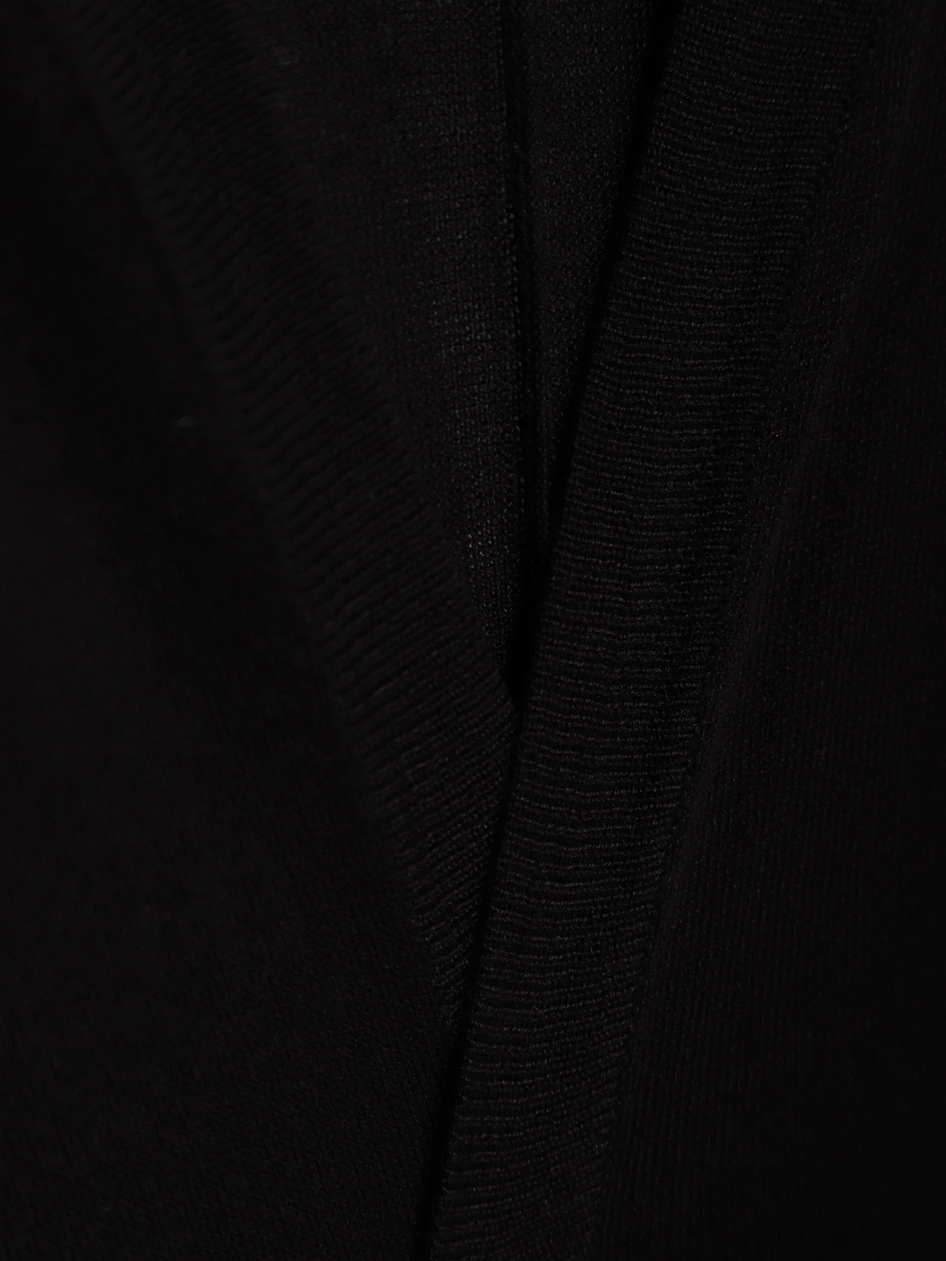 Свитры и кардиганы H&M модель 0129393_чорний Фото