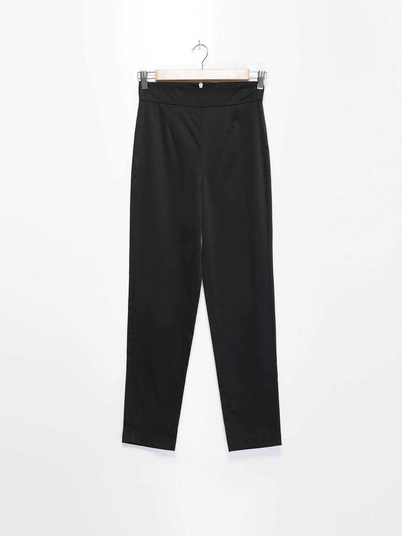 Брюки H&M модель 0303334_чорний Брюки H&M модель 0303334_чорний Фото