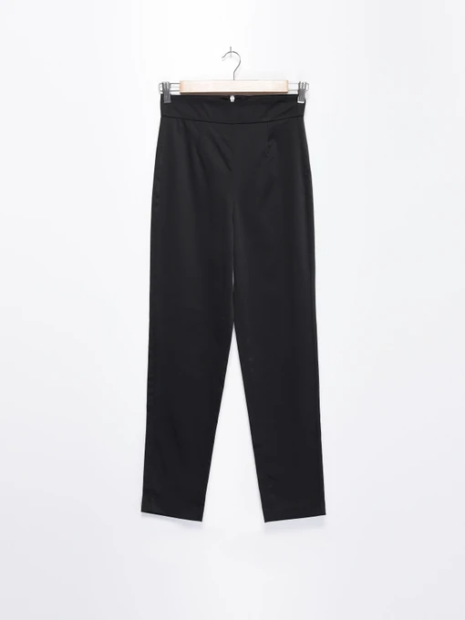 Брюки H&M модель 0303334_чорний Фото