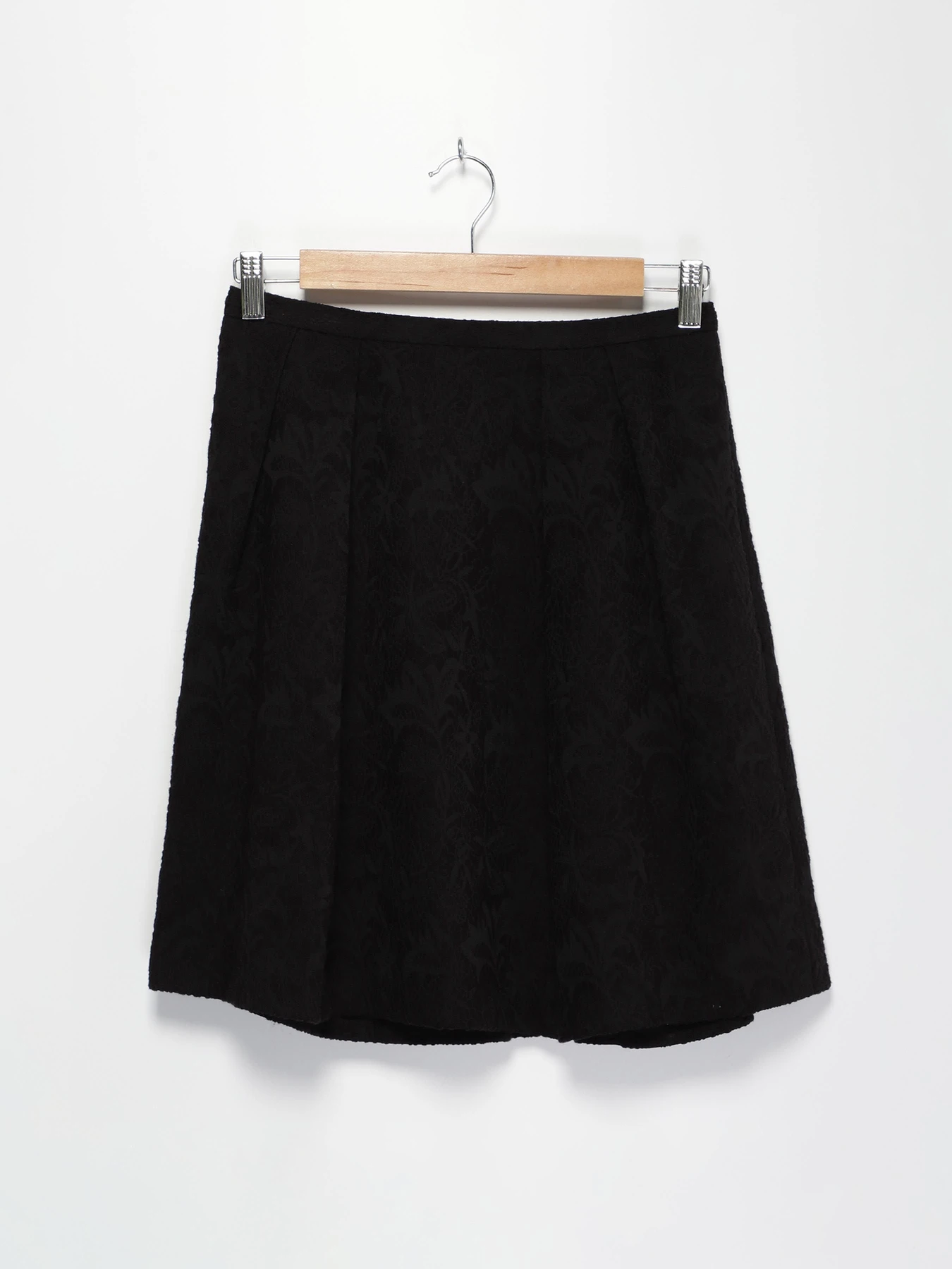 Юбки H&M модель 0313131_чорний Фото