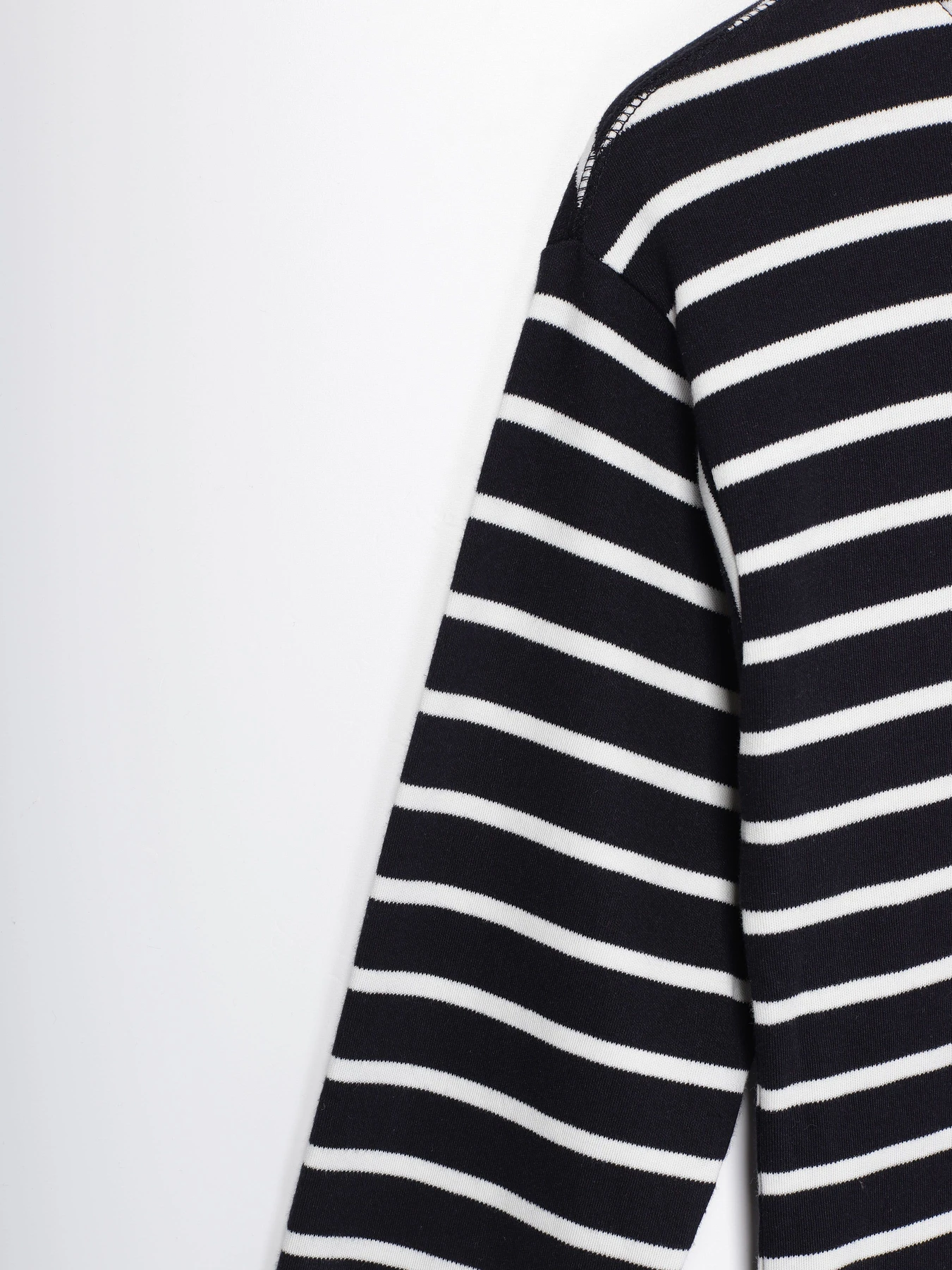 Худи и свитшоты H&M модель 0369221_т.синій з білим Худи и свитшоты H&M модель 0369221_т.синій з білим Фото