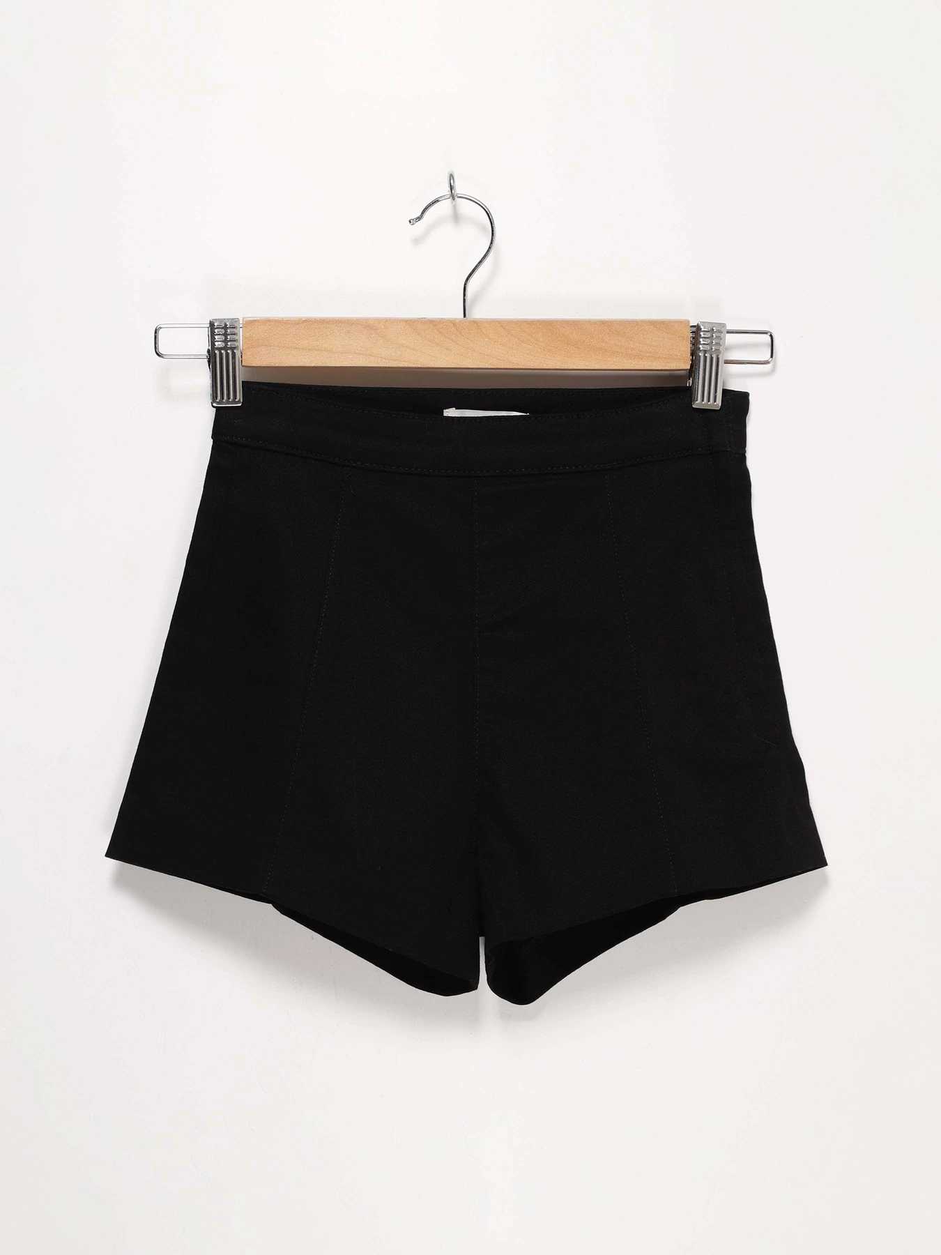 Шорти H&M модель 0387216_чорний Шорти H&M модель 0387216_чорний Фото