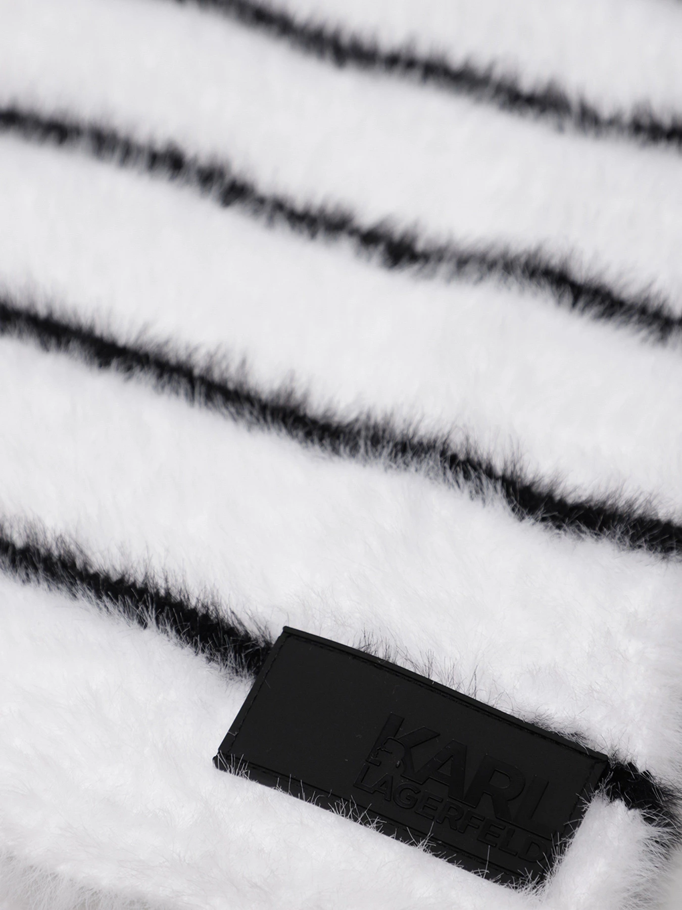 Свитры и кардиганы Karl Lagerfeld Kids модель Z15336/10B Свитры и кардиганы Karl Lagerfeld Kids модель Z15336/10B Фото