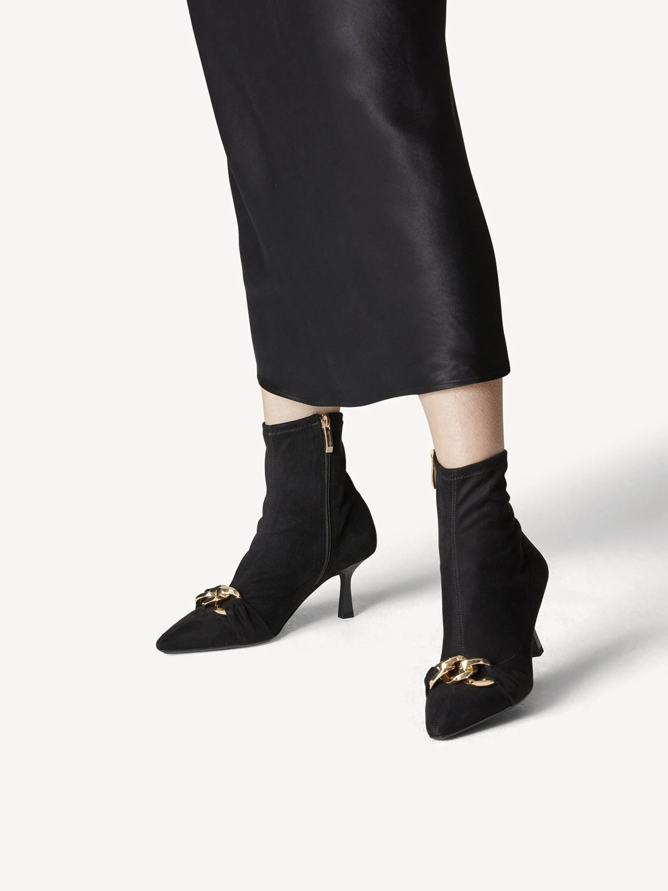 Ботинки и сапоги Tamaris модель 1-1-25308-29 048 BLACK/GOLD Ботинки и сапоги Tamaris модель 1-1-25308-29 048 BLACK/GOLD Фото