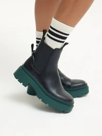 Ботинки и сапоги Tamaris модель 1-1-25405-29 071 BLACK/DK.GREEN Фото