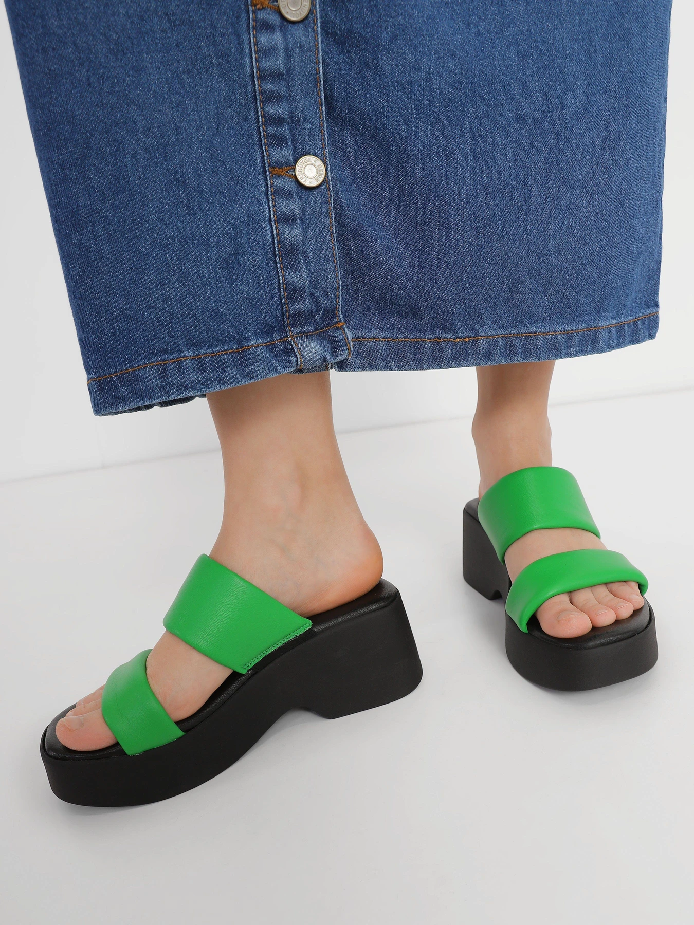 Шлёпанцы Tamaris модель 1-1-27227-20 710 GREEN/BLACK Фото