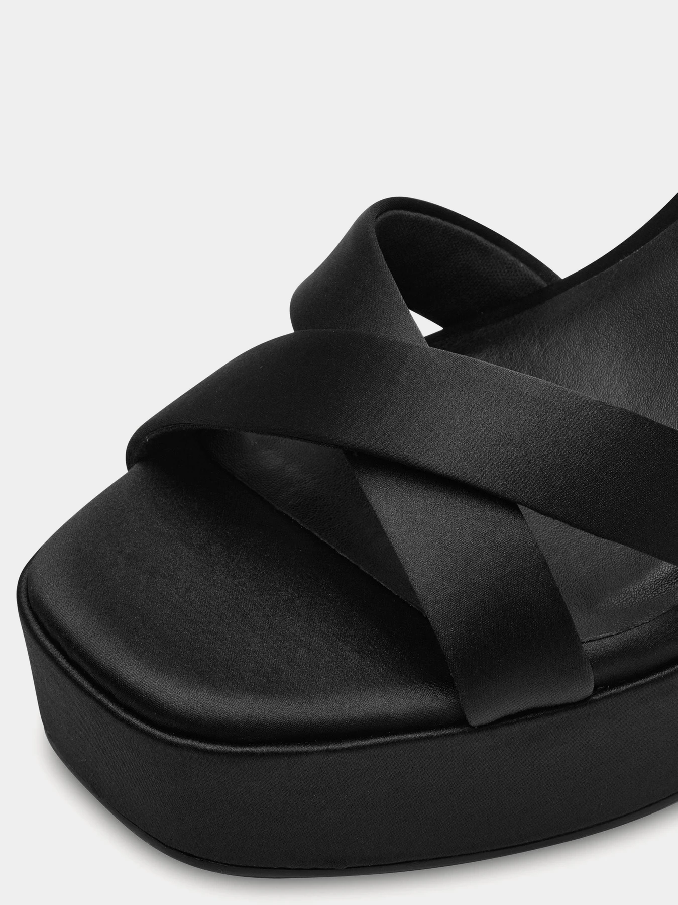 Босоножки Tamaris модель 1-28050-42-001 Босоножки Tamaris модель 1-28050-42-001 Фото