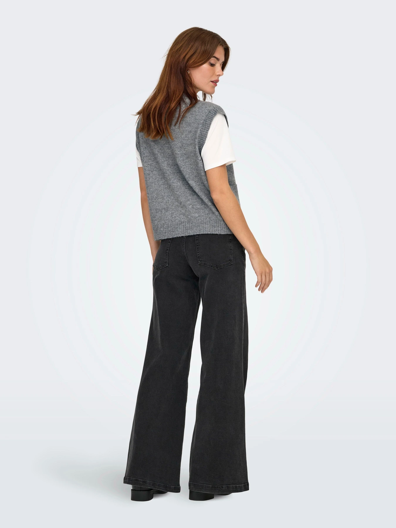 Свитеры и кардиганы JDY SUPER S/L V-NECK VEST KNT модель 15354100_Medium Grey Melange Свитеры и кардиганы JDY SUPER S/L V-NECK VEST KNT модель 15354100_Medium Grey Melange Фото