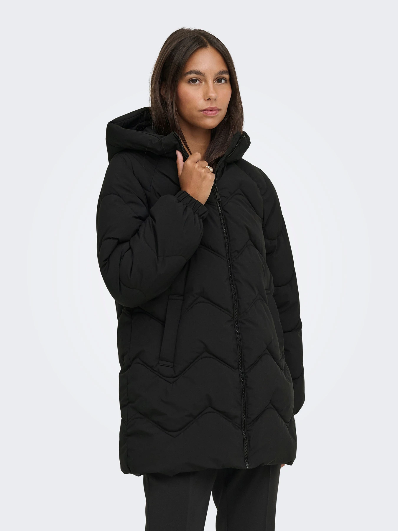 Куртки и дубленки JDY POWER LONG HOOD PUFFER OTW модель 15376542_Black Куртки и дубленки JDY POWER LONG HOOD PUFFER OTW модель 15376542_Black Фото