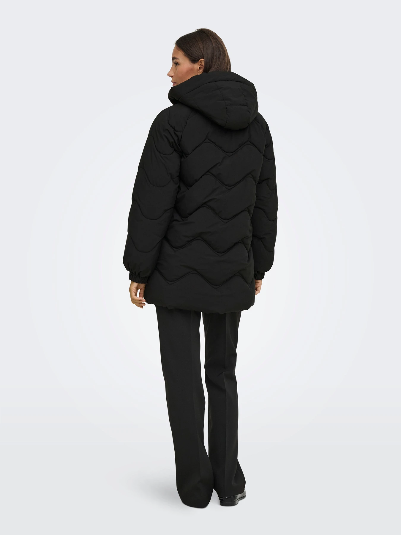 Куртки и дубленки JDY POWER LONG HOOD PUFFER OTW модель 15376542_Black Куртки и дубленки JDY POWER LONG HOOD PUFFER OTW модель 15376542_Black Фото