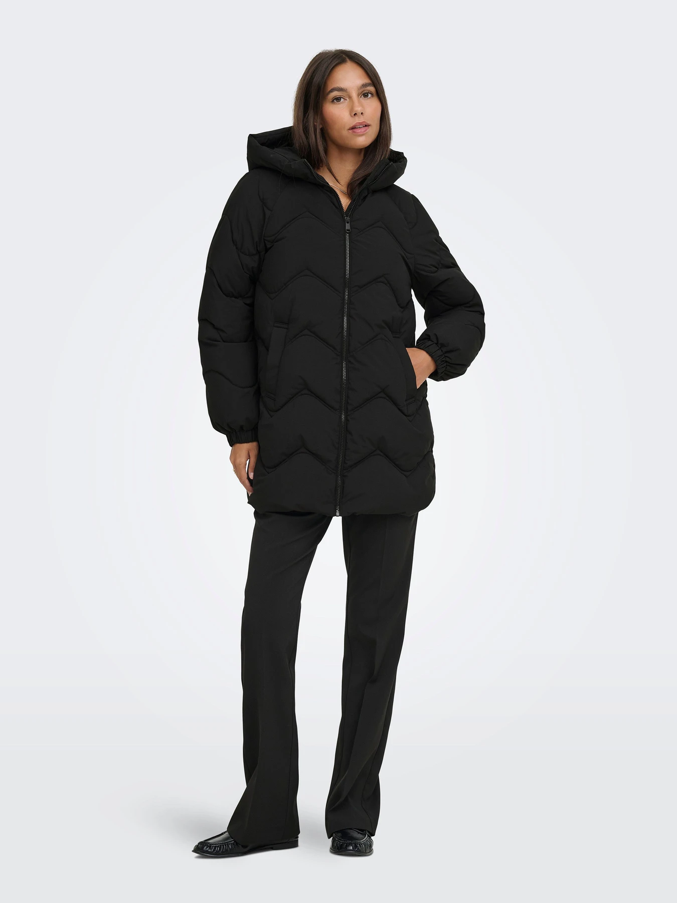 Куртки и дубленки JDY POWER LONG HOOD PUFFER OTW модель 15376542_Black Куртки и дубленки JDY POWER LONG HOOD PUFFER OTW модель 15376542_Black Фото