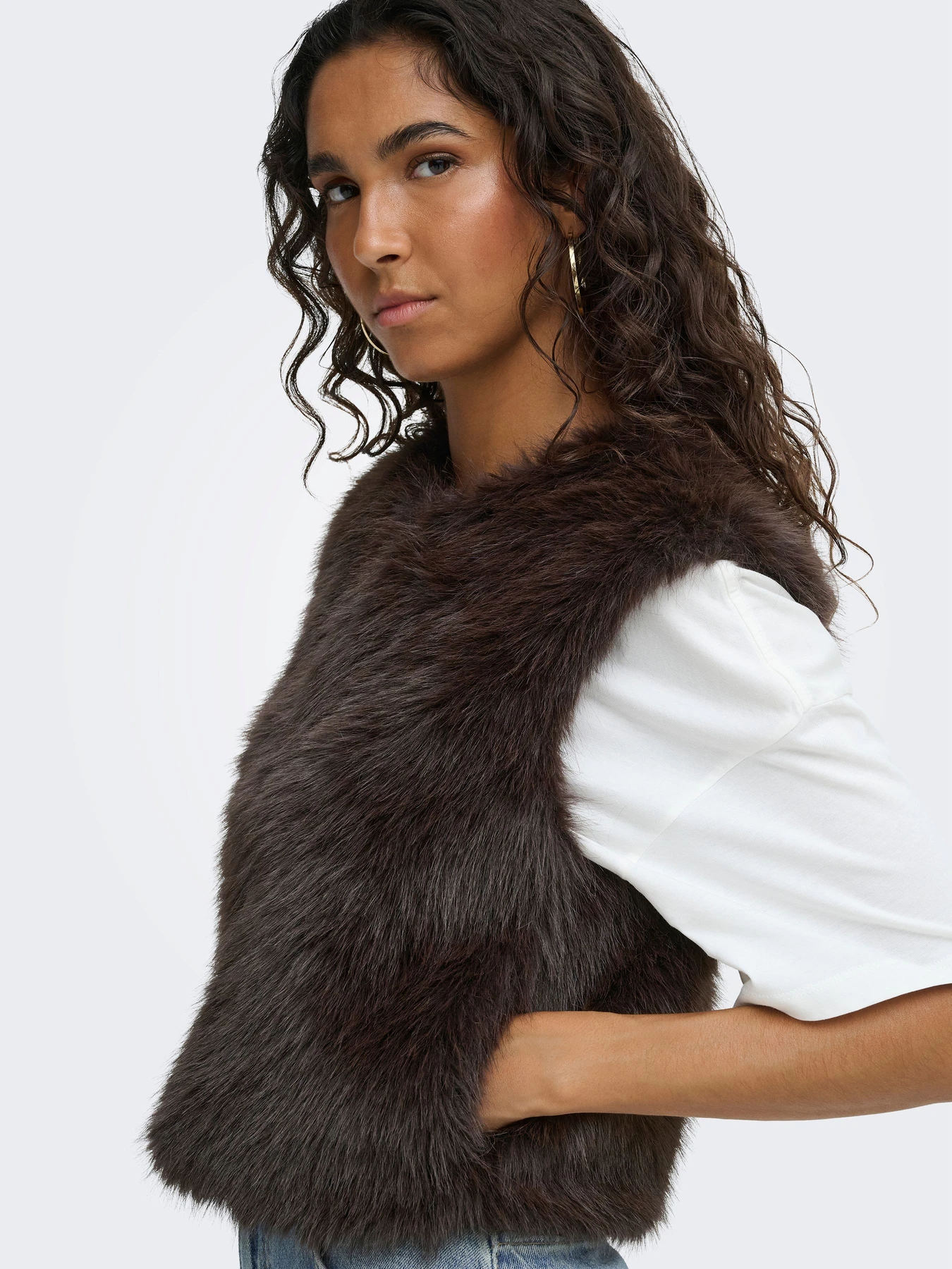 Куртки та дублянки JDY ORA FAUX FUR WAISTCOAT модель 15359348_Chocolate Torte Куртки та дублянки JDY ORA FAUX FUR WAISTCOAT модель 15359348_Chocolate Torte Фото