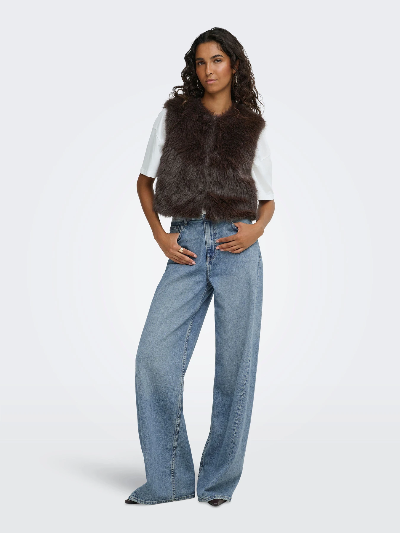 Куртки та дублянки JDY ORA FAUX FUR WAISTCOAT модель 15359348_Chocolate Torte Куртки та дублянки JDY ORA FAUX FUR WAISTCOAT модель 15359348_Chocolate Torte Фото
