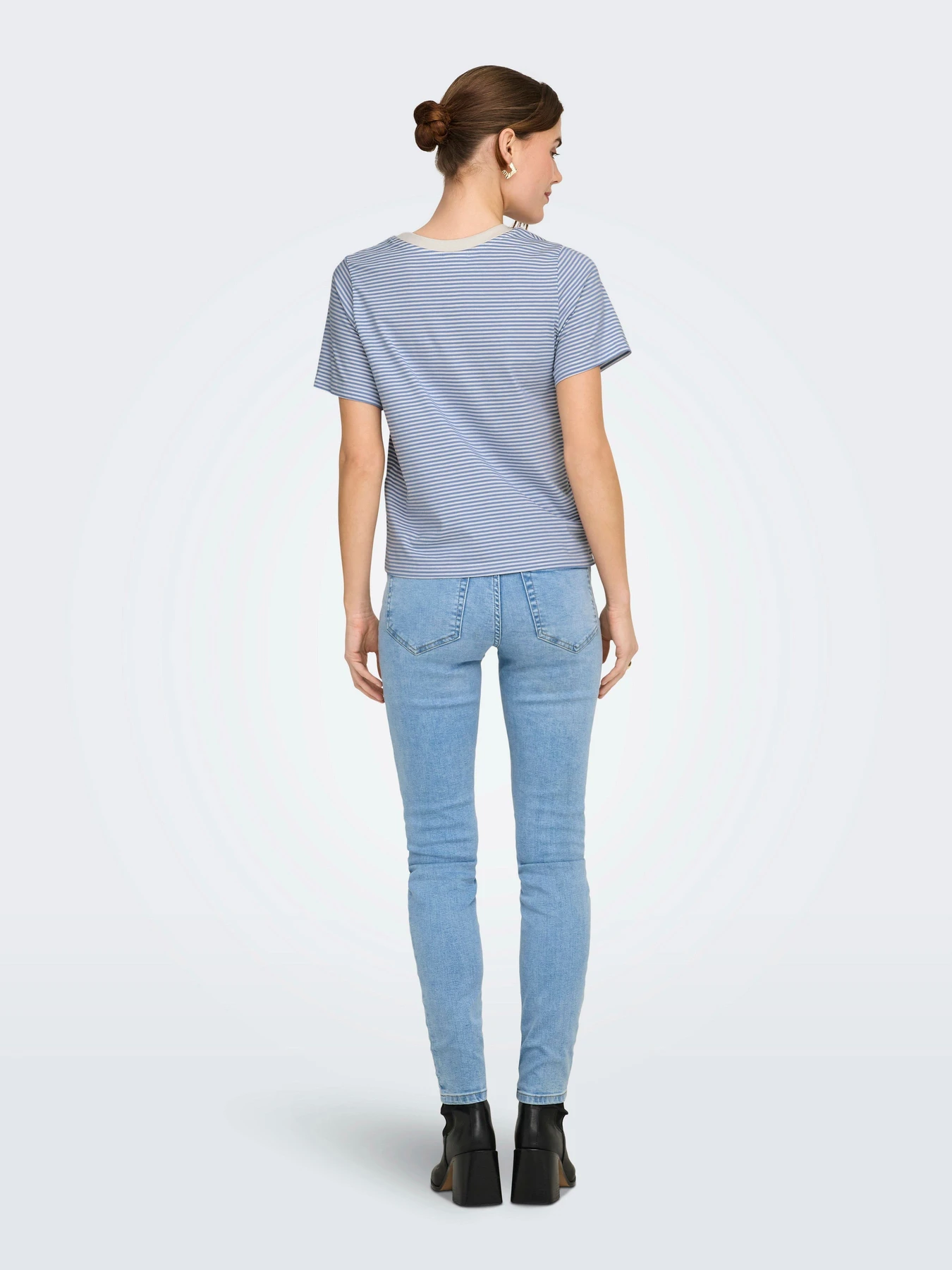Футболки и поло JDY PISA S/S PRINT TOP модель 15298612_Ebb And Flow CD STRIPES AN Футболки и поло JDY PISA S/S PRINT TOP модель 15298612_Ebb And Flow CD STRIPES AN Фото
