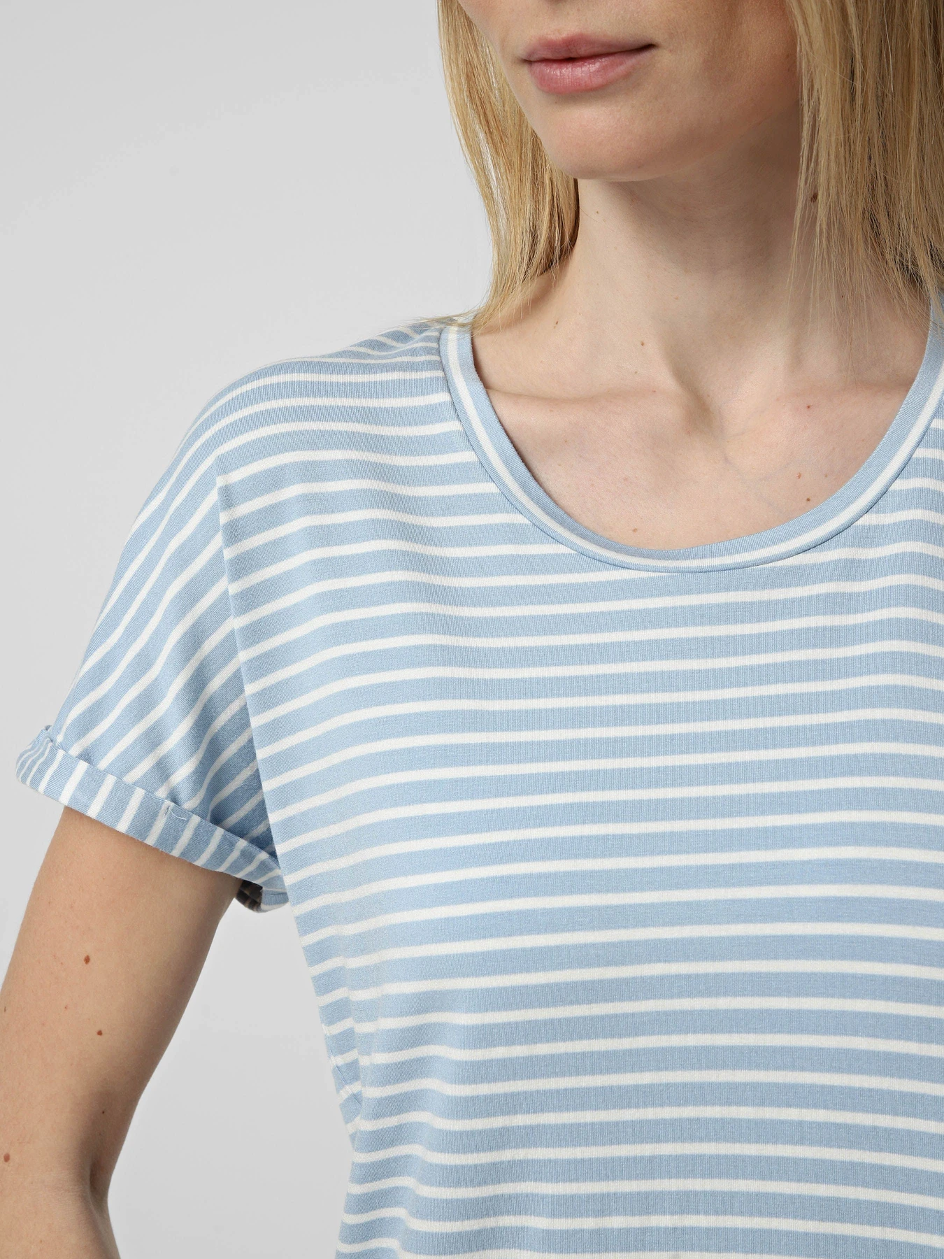 Футболки і поло JDY SISSY S/S O-NECK TOP модель 15325267_Cashmere Blue CLOUD DANCER Футболки і поло JDY SISSY S/S O-NECK TOP модель 15325267_Cashmere Blue CLOUD DANCER Фото
