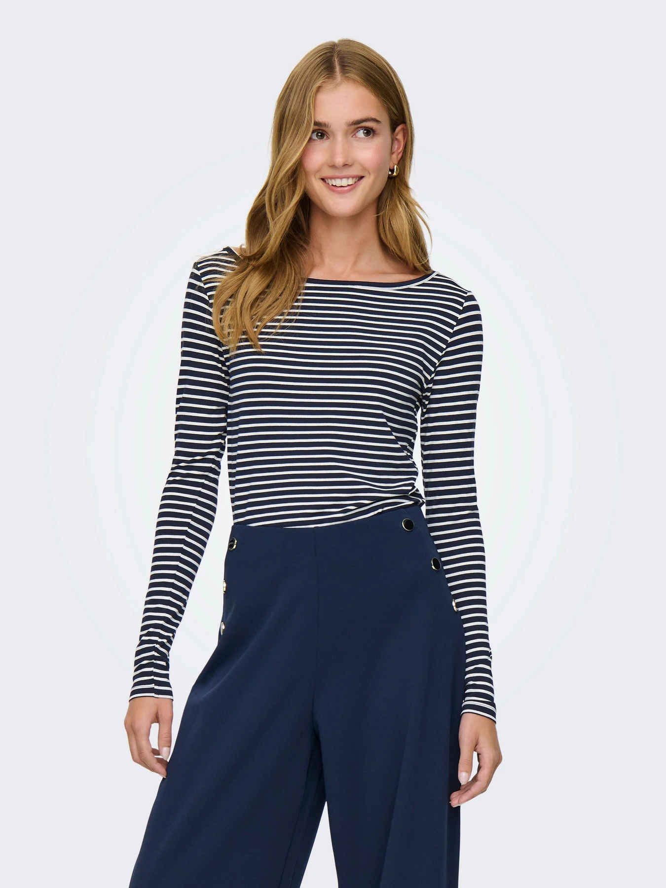 Худи и свитшоты JDY SISSY L/S BOATNECK TOP модель 15364527_Sky Captain CLOUD DANCER Худи и свитшоты JDY SISSY L/S BOATNECK TOP модель 15364527_Sky Captain CLOUD DANCER Фото