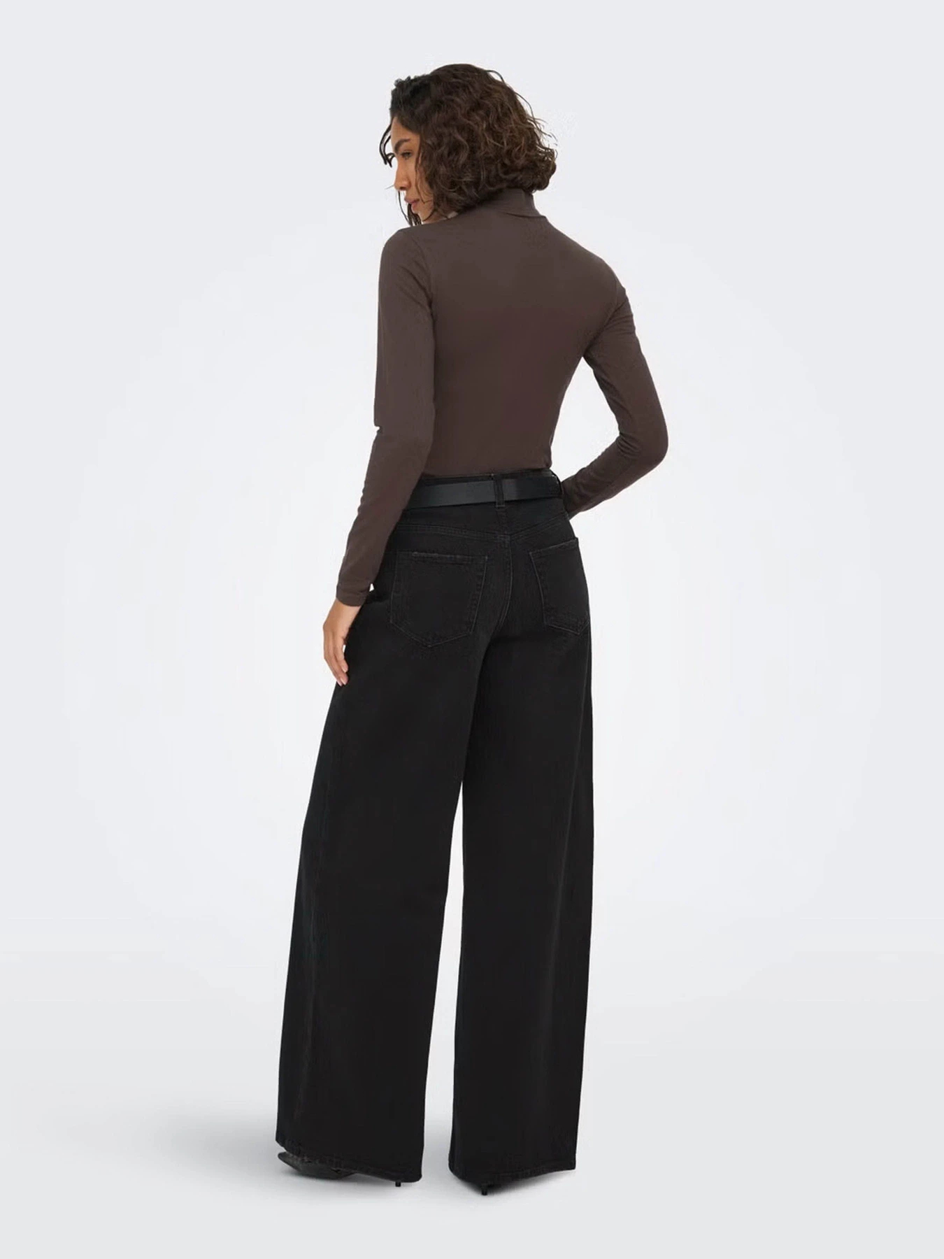 Светри та кардигани JDY AVA NEW TURTLENECK TOP модель 15211083_Chocolate Torte Светри та кардигани JDY AVA NEW TURTLENECK TOP модель 15211083_Chocolate Torte Фото
