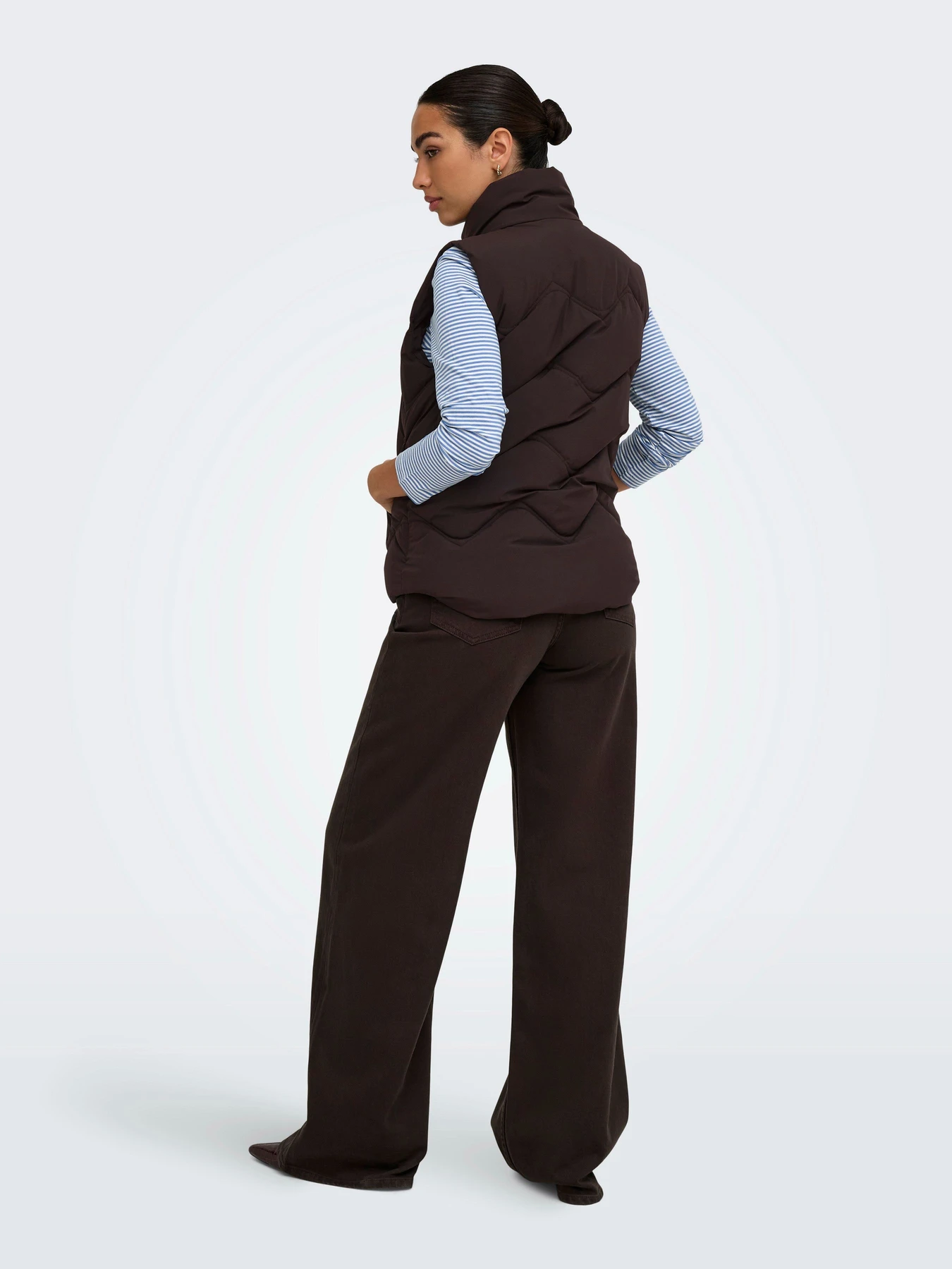 Куртки та дублянки JDY POWER SHORT WAISTCOAT OTW модель 15376543_Chocolate Torte Куртки та дублянки JDY POWER SHORT WAISTCOAT OTW модель 15376543_Chocolate Torte Фото