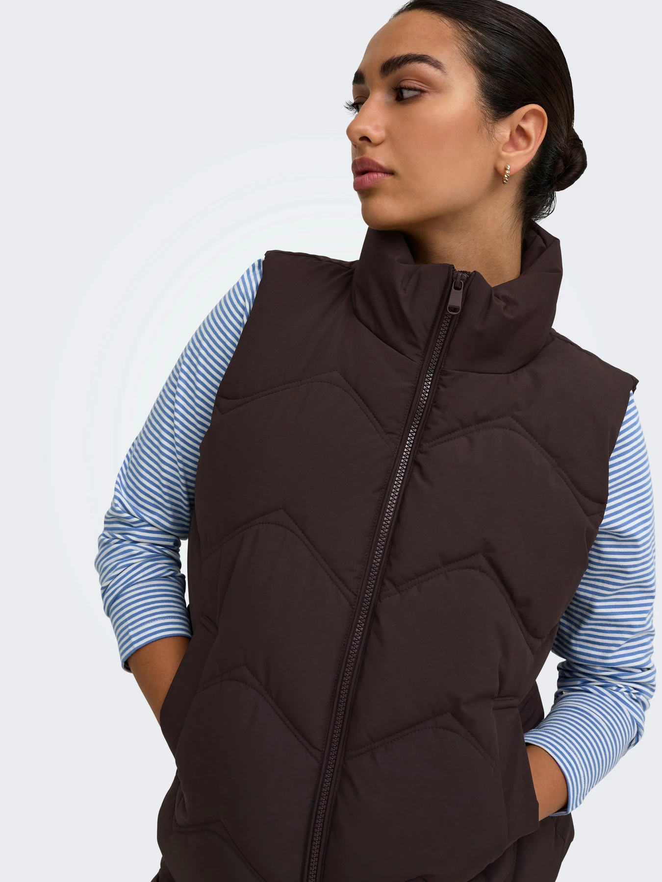 Куртки та дублянки JDY POWER SHORT WAISTCOAT OTW модель 15376543_Chocolate Torte Куртки та дублянки JDY POWER SHORT WAISTCOAT OTW модель 15376543_Chocolate Torte Фото