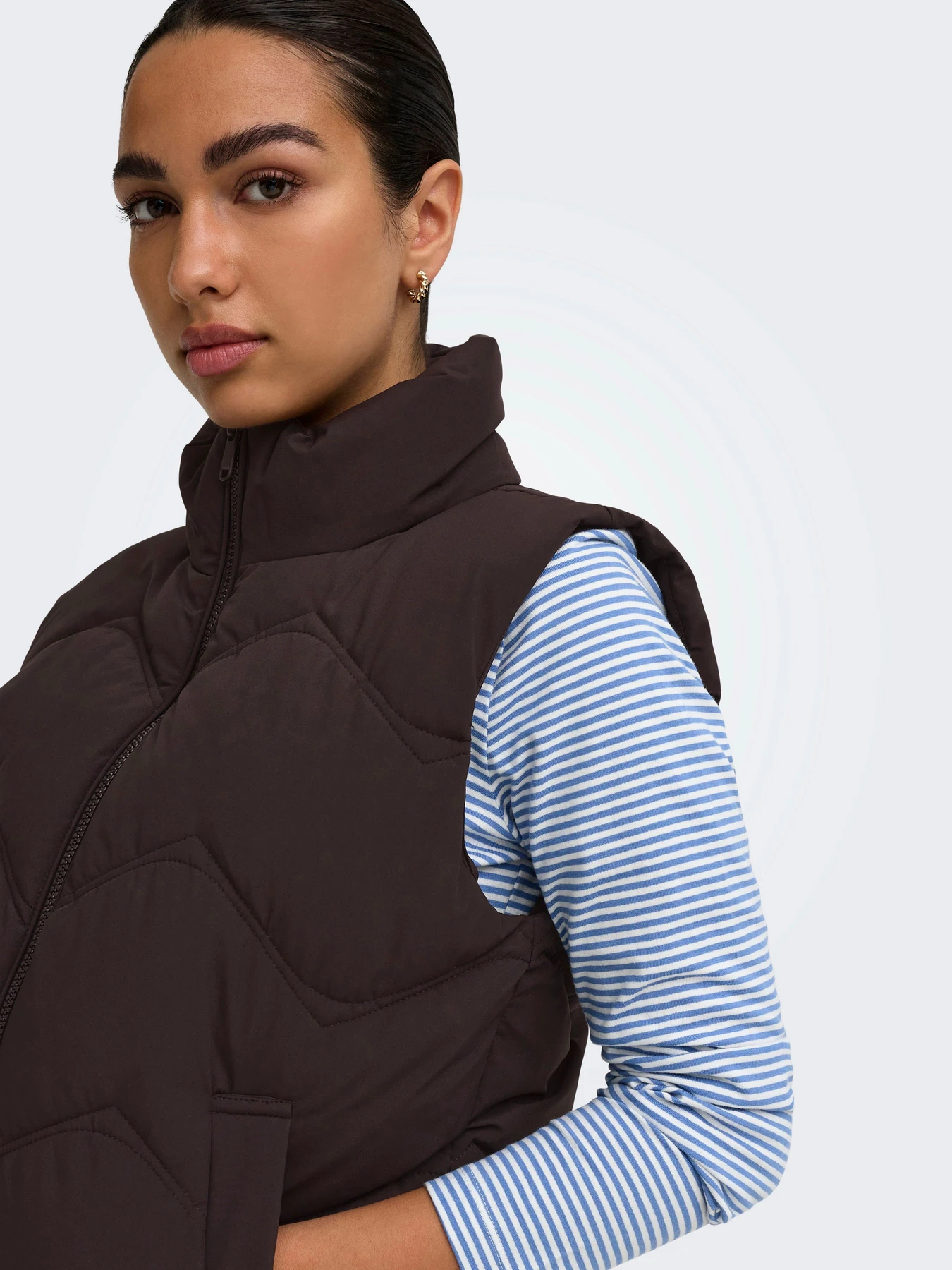 Куртки та дублянки JDY POWER SHORT WAISTCOAT OTW модель 15376543_Chocolate Torte Куртки та дублянки JDY POWER SHORT WAISTCOAT OTW модель 15376543_Chocolate Torte Фото