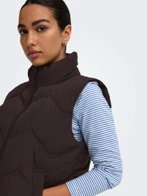 Куртки та дублянки JDY POWER SHORT WAISTCOAT OTW модель 15376543_Chocolate Torte Фото
