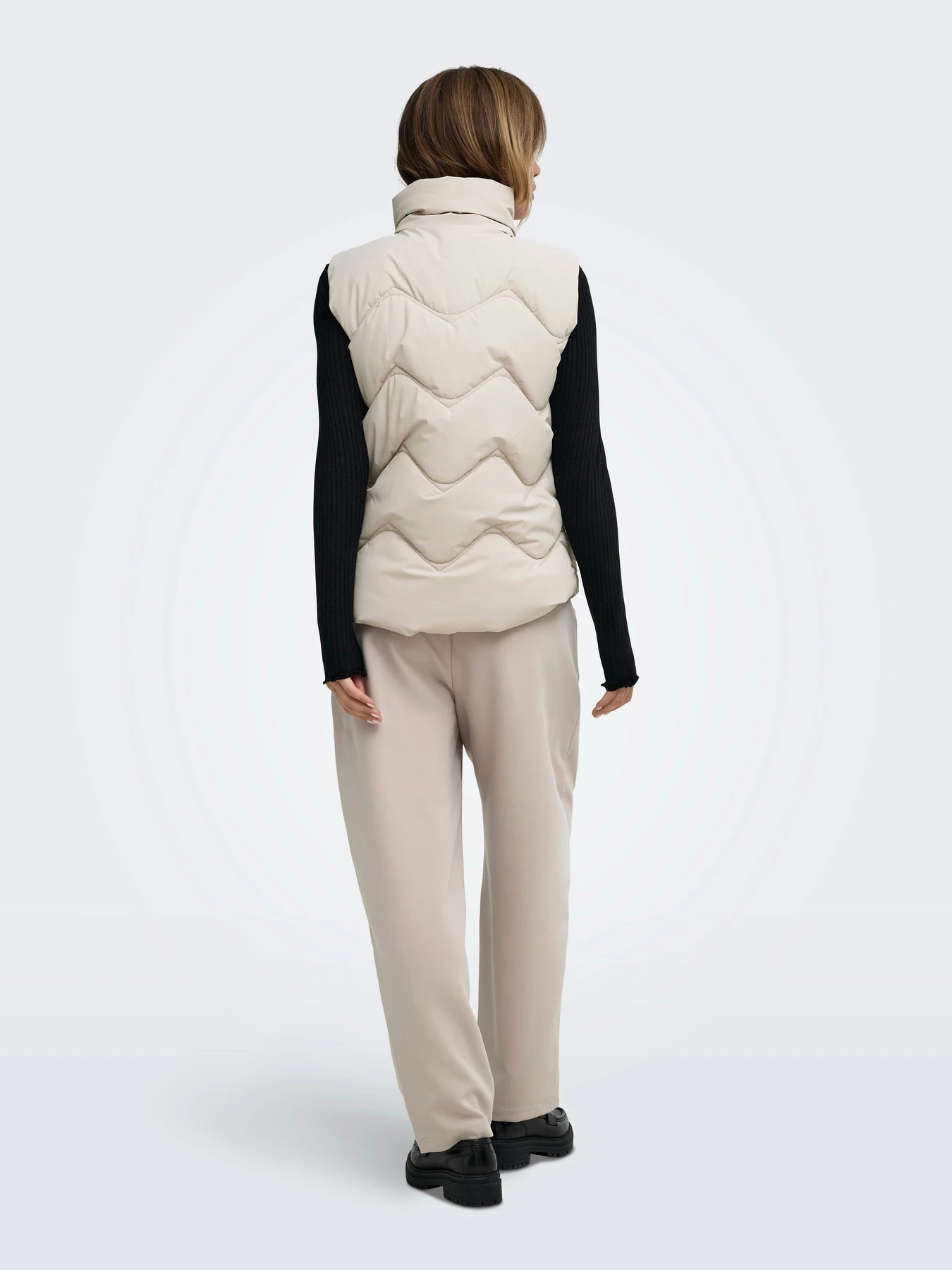 Куртки та дублянки JDY POWER SHORT WAISTCOAT OTW модель 15376543_Silver Lining Фото