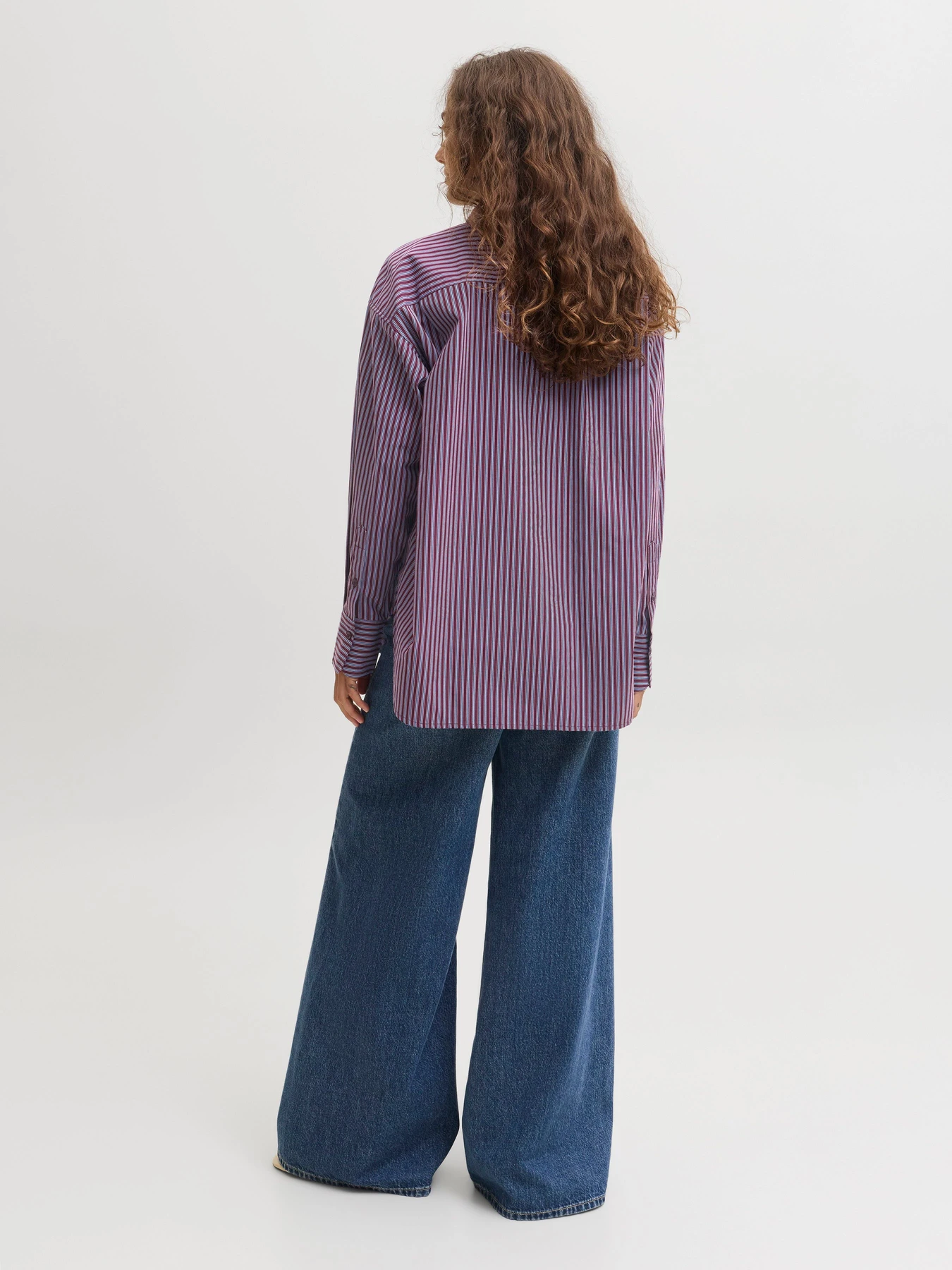 Рубашки JJXX JAMIE LS RELAXED POPLIN SHIRT модель 12200353_Winetasting MARINE BLUE AN Рубашки JJXX JAMIE LS RELAXED POPLIN SHIRT модель 12200353_Winetasting MARINE BLUE AN Фото