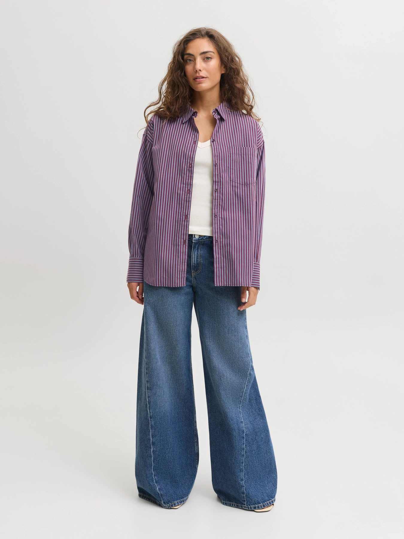Рубашки JJXX JAMIE LS RELAXED POPLIN SHIRT модель 12200353_Winetasting MARINE BLUE AN Рубашки JJXX JAMIE LS RELAXED POPLIN SHIRT модель 12200353_Winetasting MARINE BLUE AN Фото