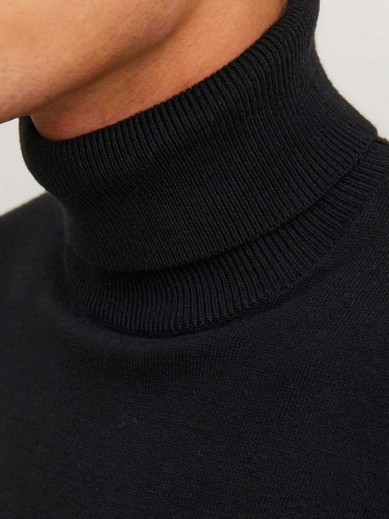Свитры и кардиганы JACK & JONES EMIL KNIT ROLL NECK модель 12157417_Black Свитры и кардиганы JACK & JONES EMIL KNIT ROLL NECK модель 12157417_Black Фото