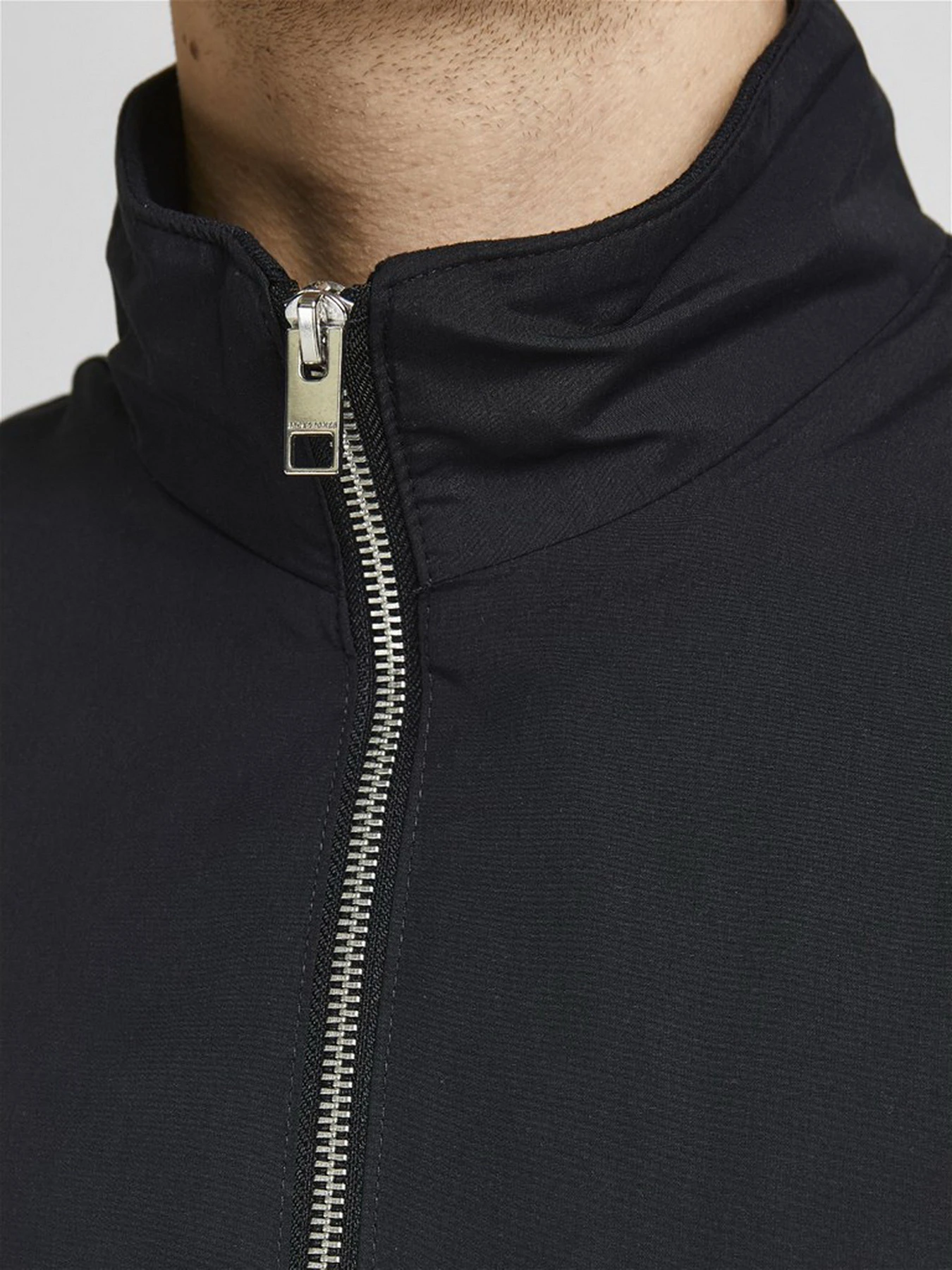Куртки та дублянки JACK & JONES Jjerush Harrington модель 12204277_Black Фото