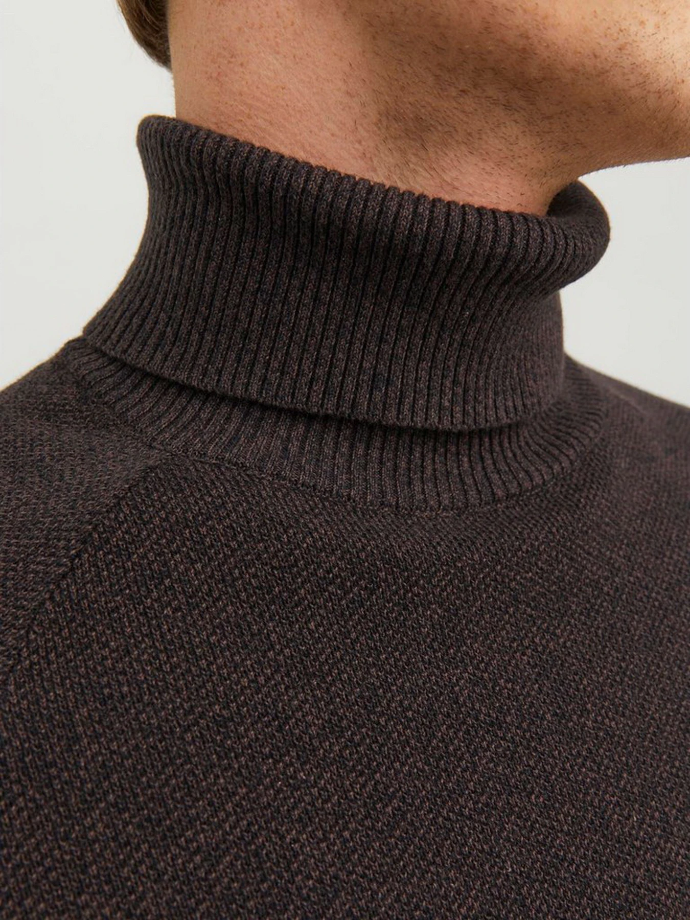 Свитры и кардиганы JACK & JONES модель 12210931_Seal Brown Свитры и кардиганы JACK & JONES модель 12210931_Seal Brown Фото