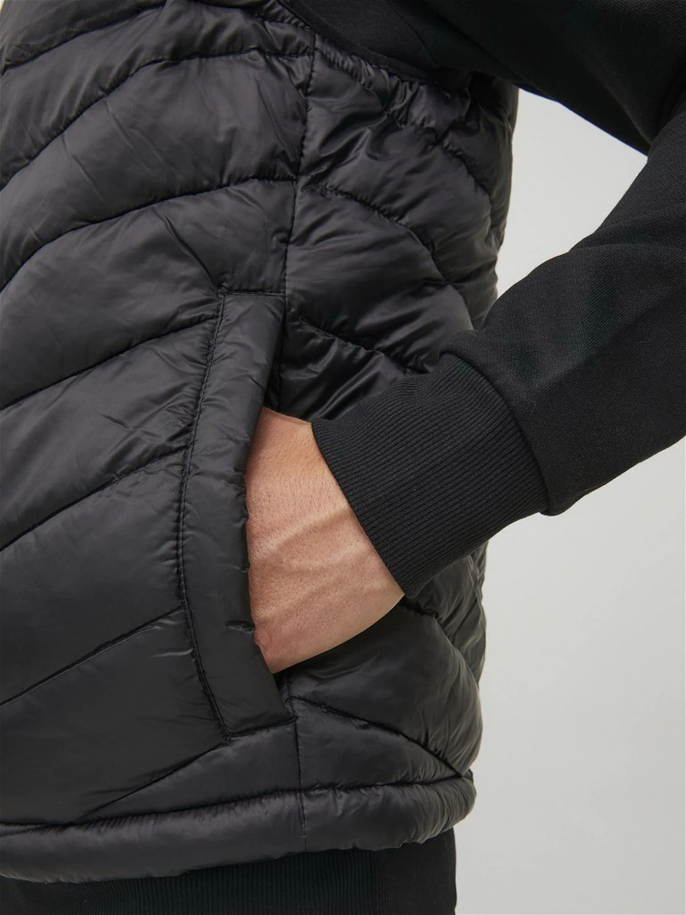 Куртки и дубленки JACK & JONES Hero модель 12211790_Black Фото