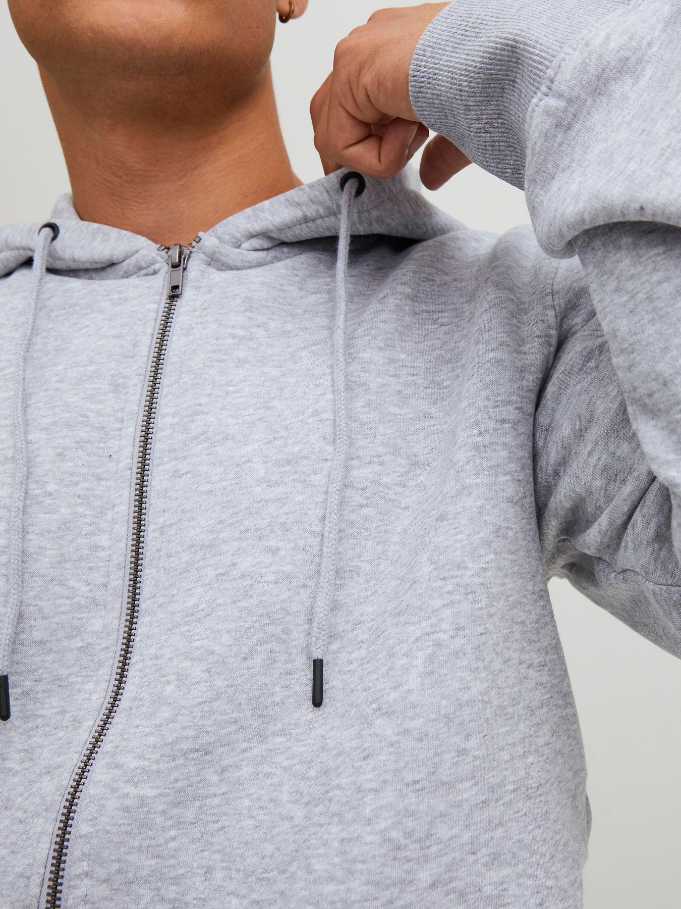 Худи и свитшоты JACK & JONES BRADLEY SWEAT ZIP HOOD модель 12249342_Light Grey Melange Худи и свитшоты JACK & JONES BRADLEY SWEAT ZIP HOOD модель 12249342_Light Grey Melange Фото