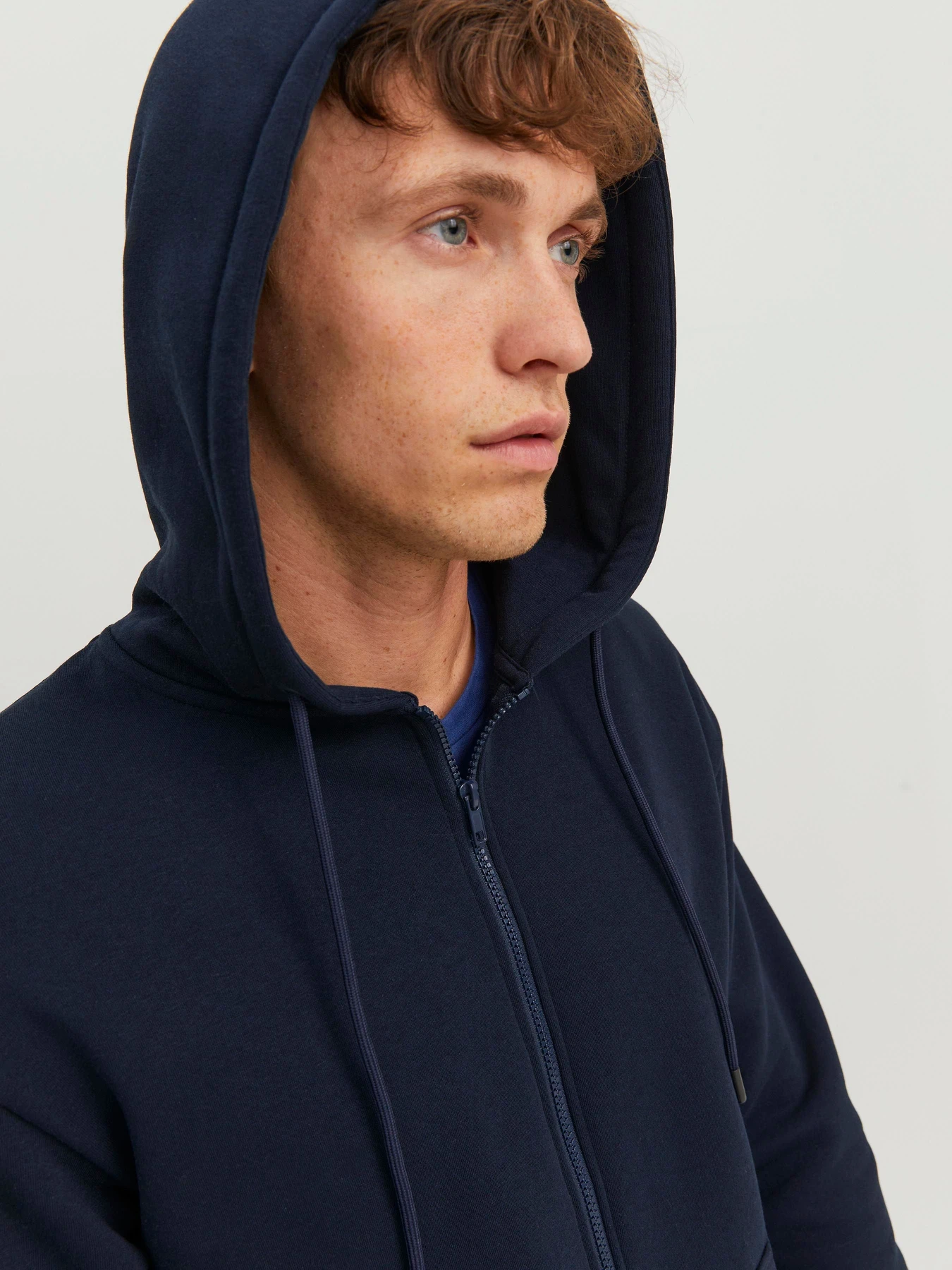 Худі та світшоти JACK & JONES BRADLEY SWEAT ZIP HOOD модель 12249342_Navy Blazer Худі та світшоти JACK & JONES BRADLEY SWEAT ZIP HOOD модель 12249342_Navy Blazer Фото