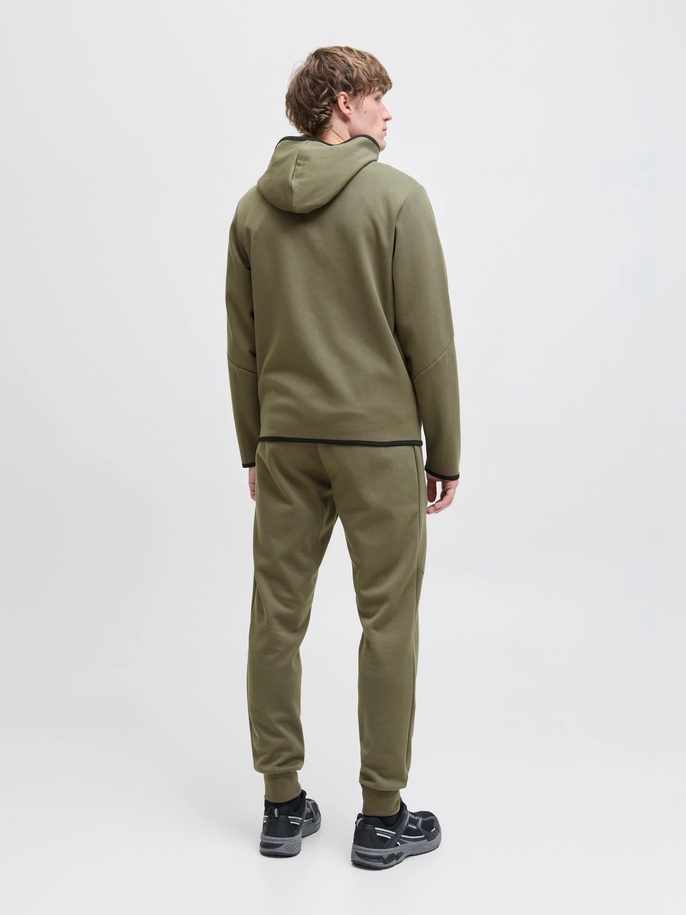 Худи и свитшоты JACK & JONES FUSION SWEAT ZIP HOOD модель 12260150_Grape Leaf Худи и свитшоты JACK & JONES FUSION SWEAT ZIP HOOD модель 12260150_Grape Leaf Фото