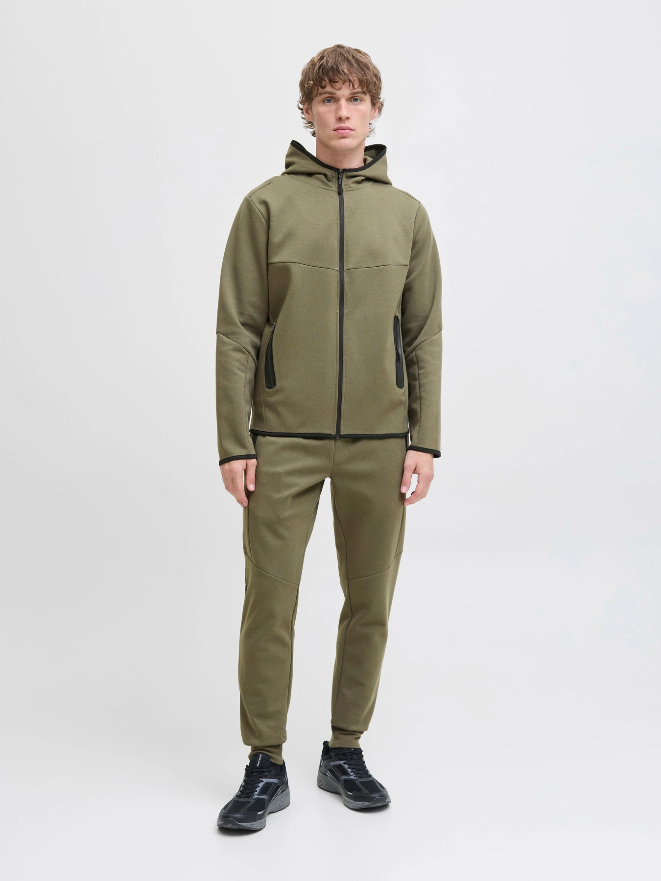 Худи и свитшоты JACK & JONES FUSION SWEAT ZIP HOOD модель 12260150_Grape Leaf Худи и свитшоты JACK & JONES FUSION SWEAT ZIP HOOD модель 12260150_Grape Leaf Фото